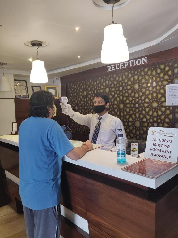 hotel grand pragati
