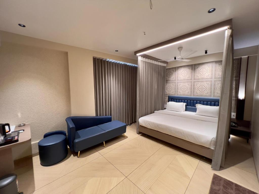 hotel grand pragati
