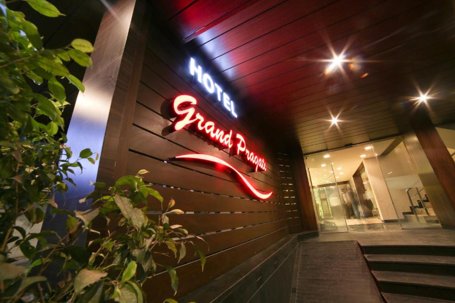 hotel grand pragati