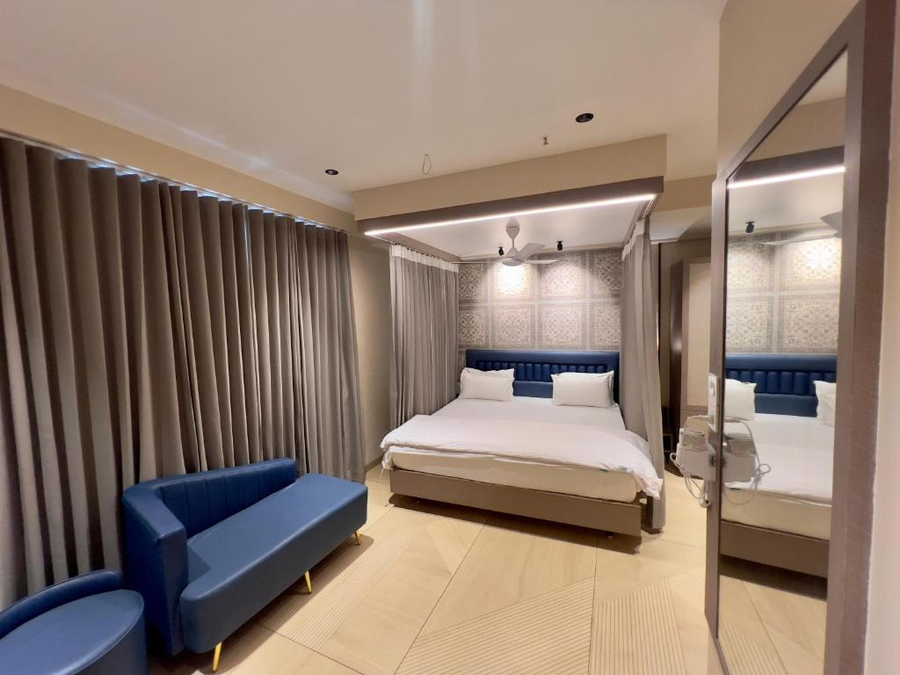 hotel grand pragati
