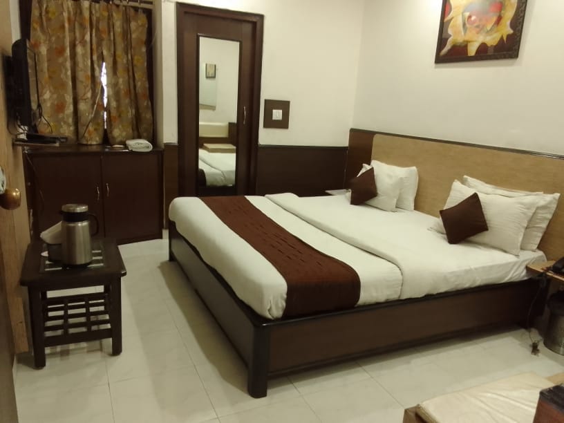 hotel holiday comfort 800 mts from jallianwala bagh
