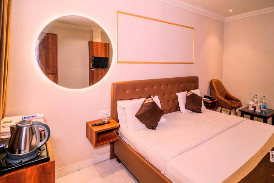 hotel holiday comfort 800 mts from jallianwala bagh