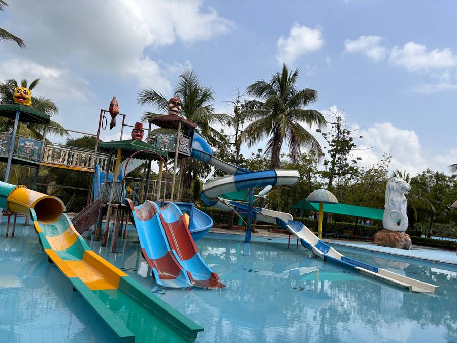 Palm Greens Club,Malarpura,3 star