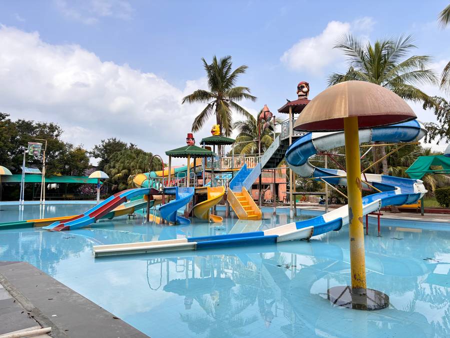 Palm Greens Club,Malarpura,3 star