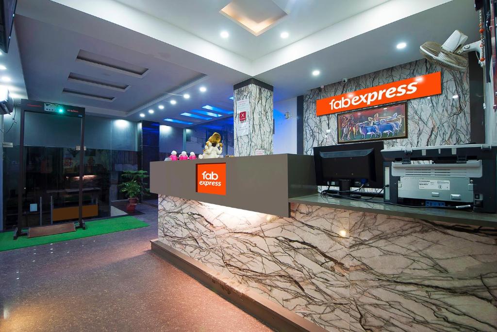 Hotel Smart Inn Near Delhi Airport,A 209 N H 8 Mahipalpur,4 star