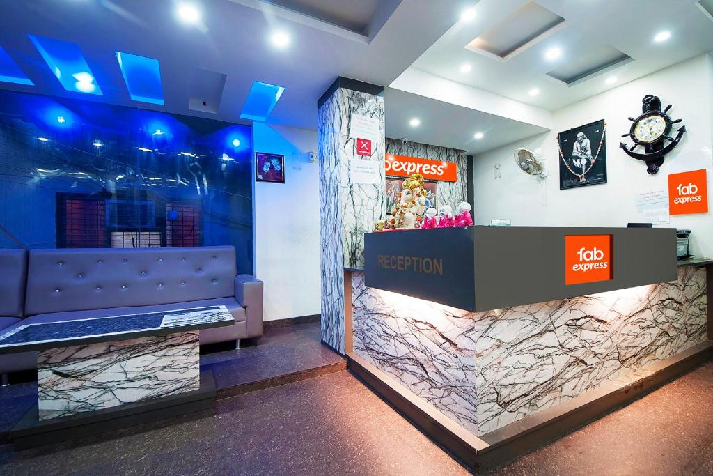 Hotel Smart Inn Near Delhi Airport,A 209 N H 8 Mahipalpur,4 star