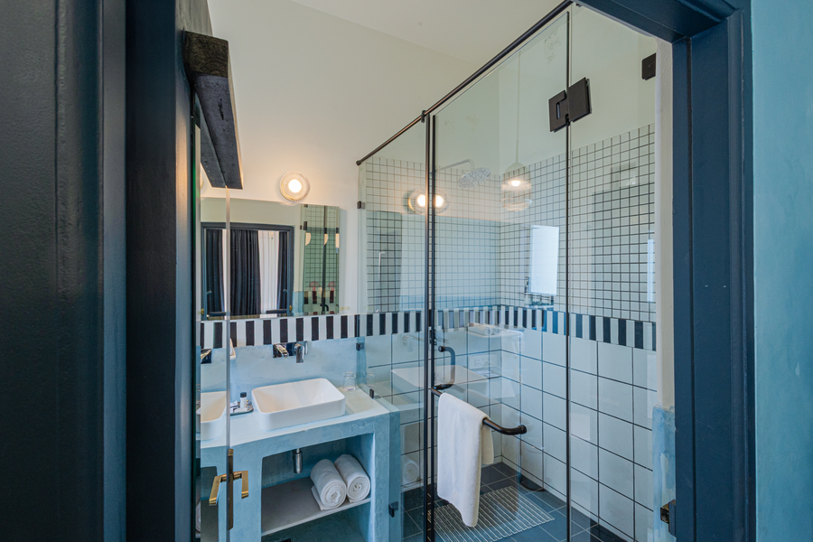 the sierra by the lake