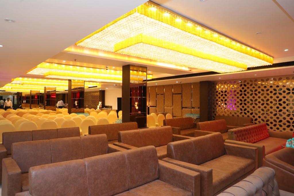 Hotel Pradeep Star Inn,Airport Road, In Front Of Indian Oil Petrol Pump, Mohaddipur Gorakhpur,3 star
