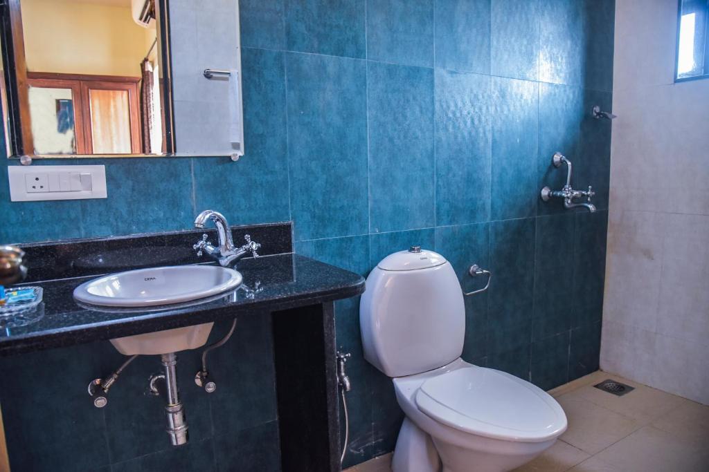 candolim grande resort