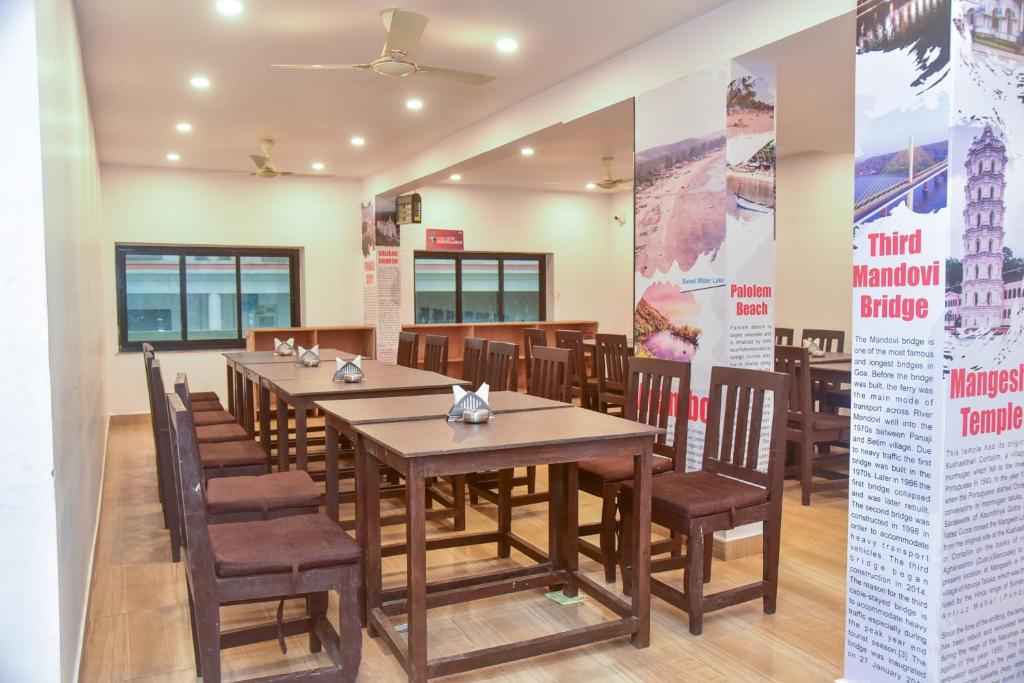 candolim grande resort