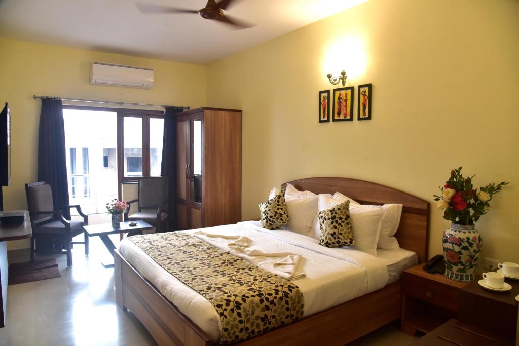 candolim grande resort