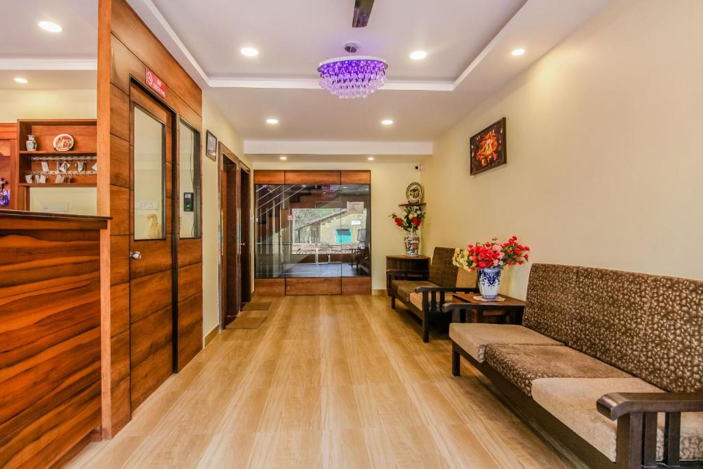 candolim grande resort