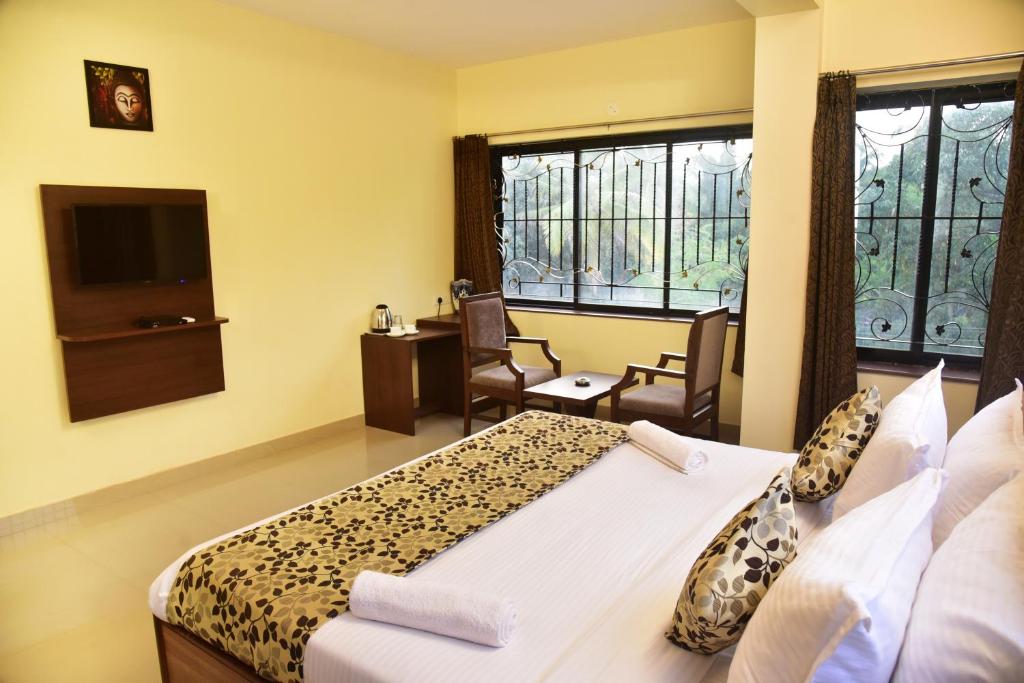 candolim grande resort