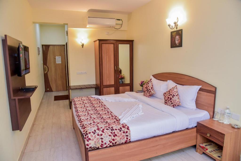 candolim grande resort