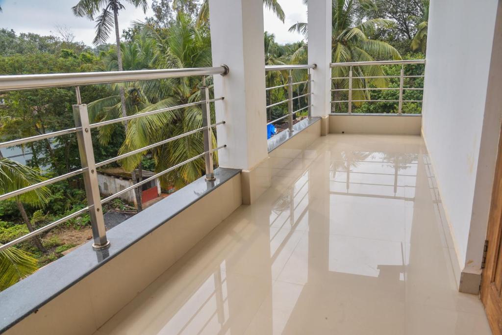 candolim grande resort