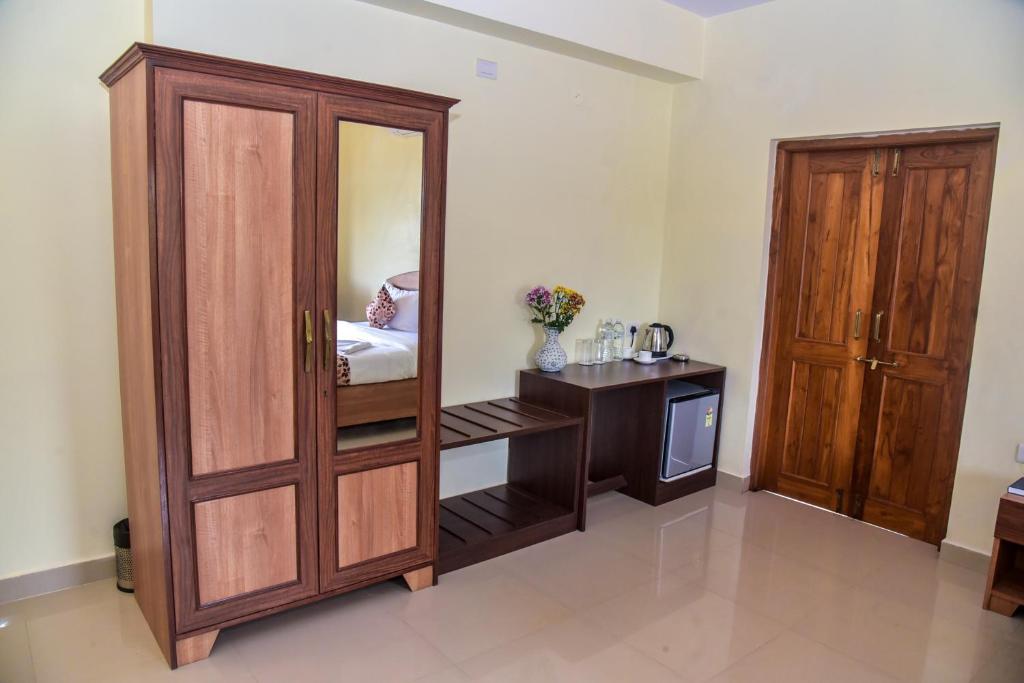 candolim grande resort