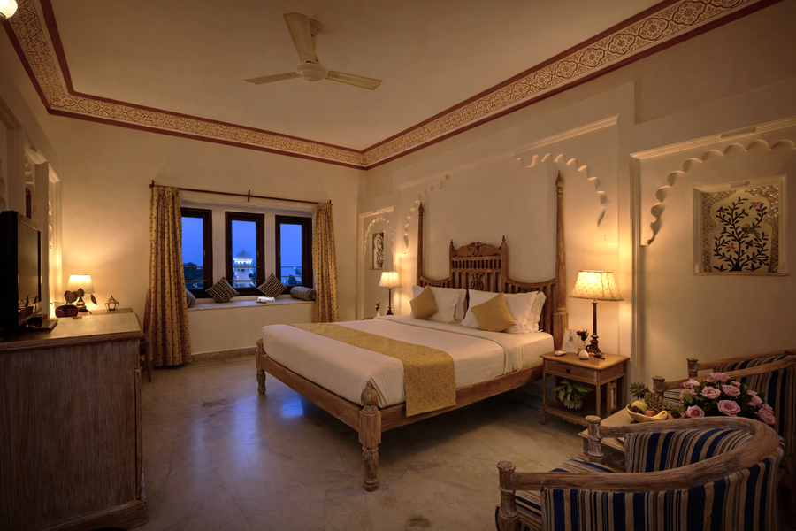 swaroop vilas lake facing boutique hotel