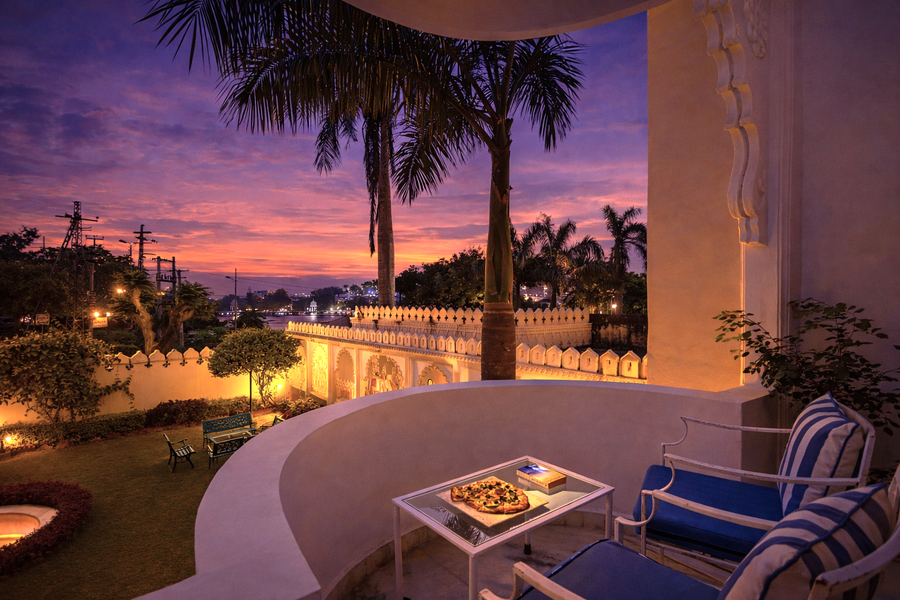 swaroop vilas lake facing boutique hotel