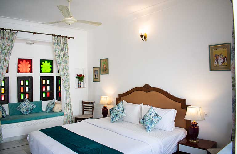 swaroop vilas lake facing boutique hotel