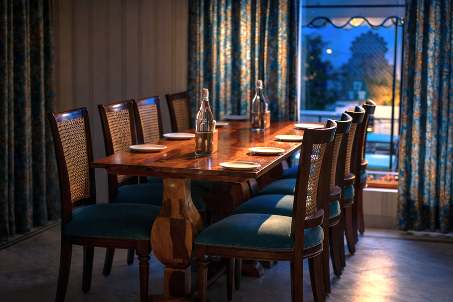 swaroop vilas lake facing boutique hotel