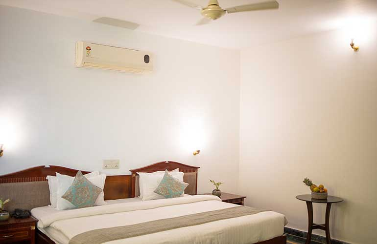 swaroop vilas lake facing boutique hotel