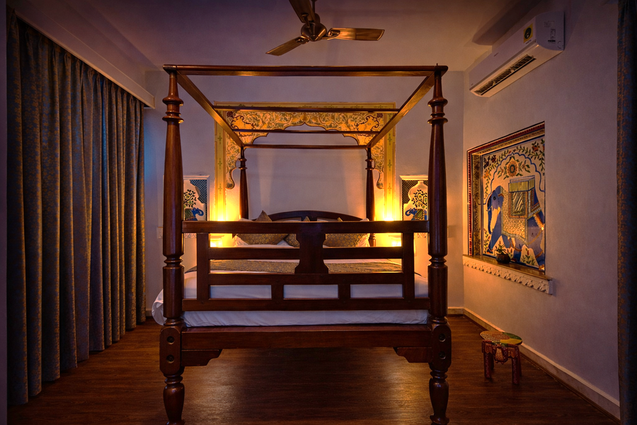 swaroop vilas lake facing boutique hotel