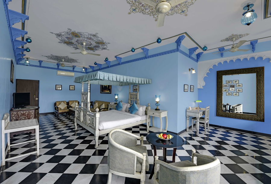 swaroop vilas lake facing boutique hotel