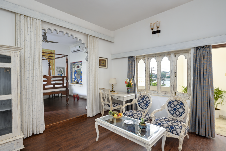 swaroop vilas lake facing boutique hotel