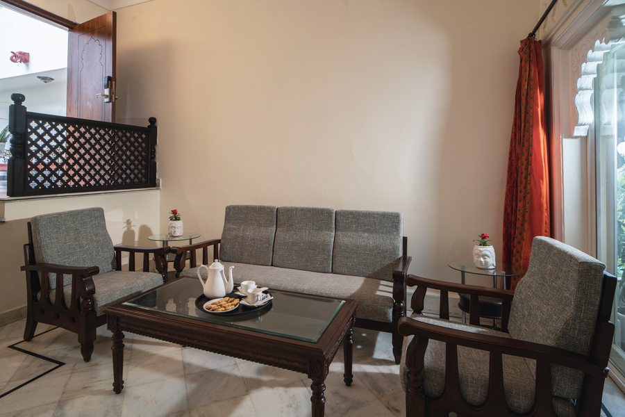 swaroop vilas lake facing boutique hotel