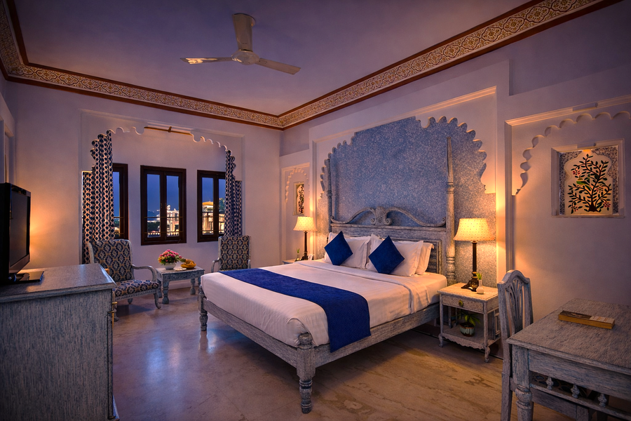 swaroop vilas lake facing boutique hotel