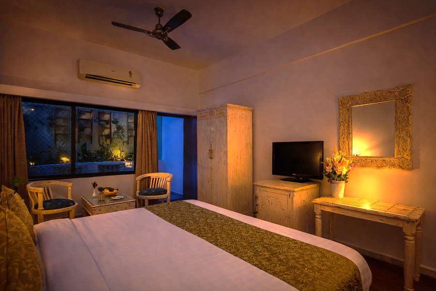 swaroop vilas lake facing boutique hotel