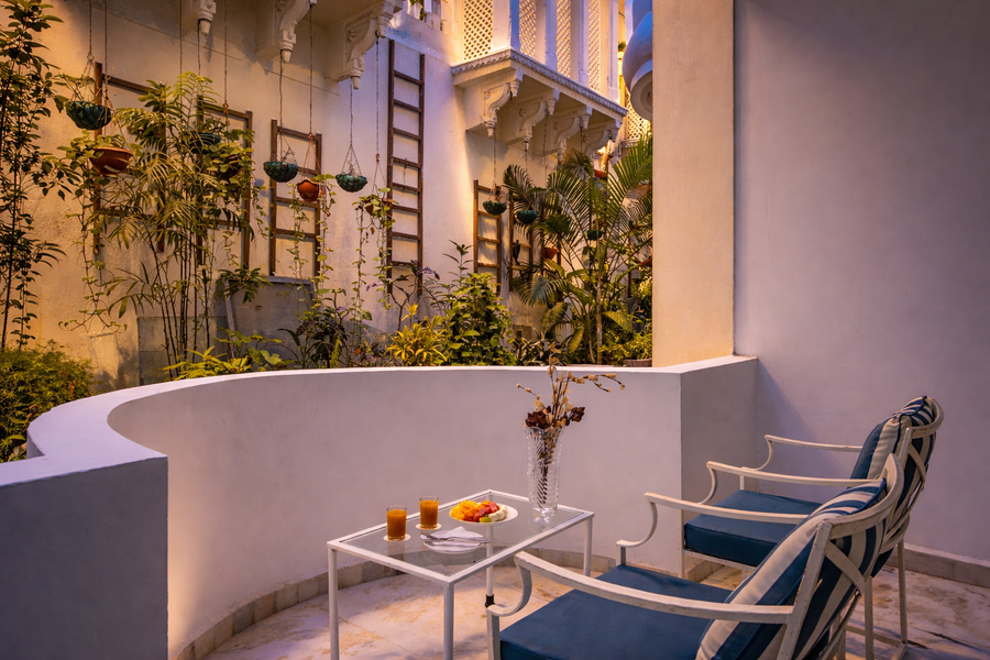 swaroop vilas lake facing boutique hotel