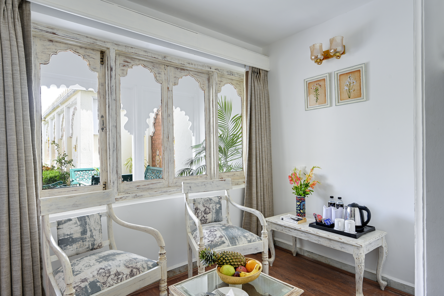 swaroop vilas lake facing boutique hotel