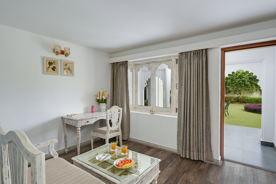 swaroop vilas lake facing boutique hotel