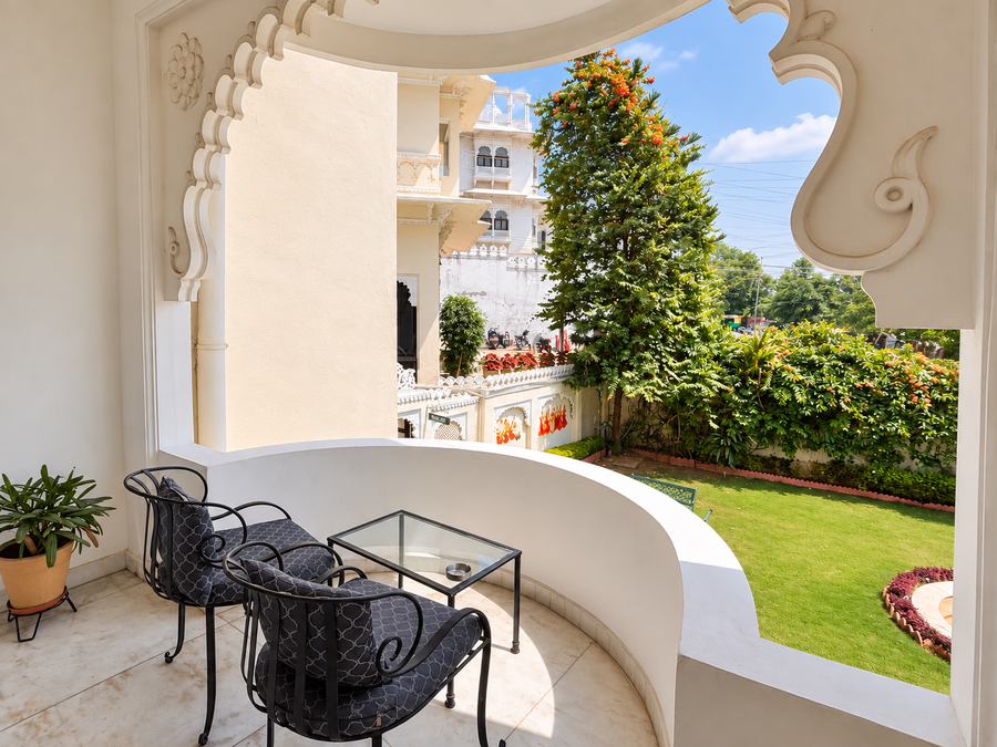 swaroop vilas lake facing boutique hotel