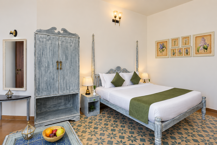 swaroop vilas lake facing boutique hotel