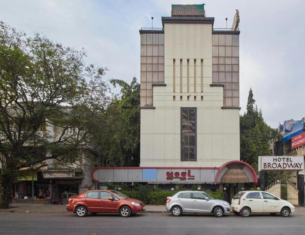 Yogi Broadway,Chembur,3 star