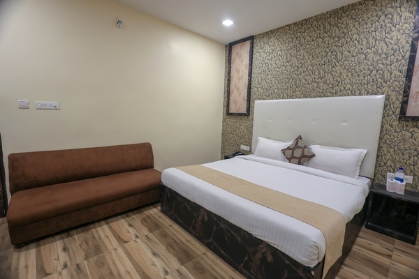 Hotel Mandakini Royale,Juhi Kalan,3 star
