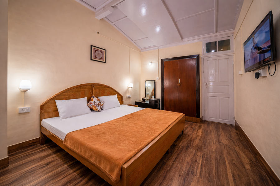 india hotel lake view mall road nainital