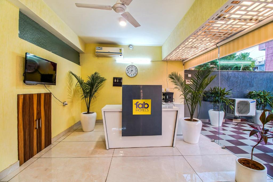fabhotel kiara 400 meters from medanta hospital