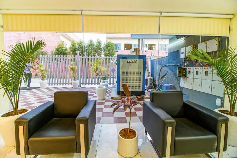 fabhotel kiara 400 meters from medanta hospital