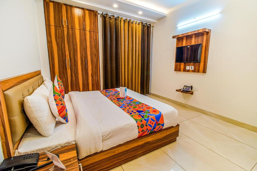 fabhotel kiara 400 meters from medanta hospital