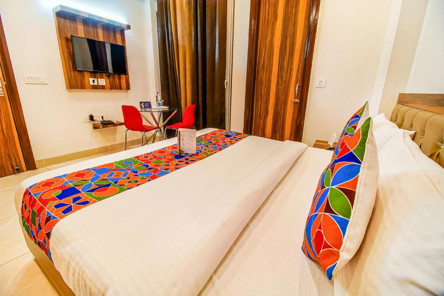 fabhotel kiara 400 meters from medanta hospital