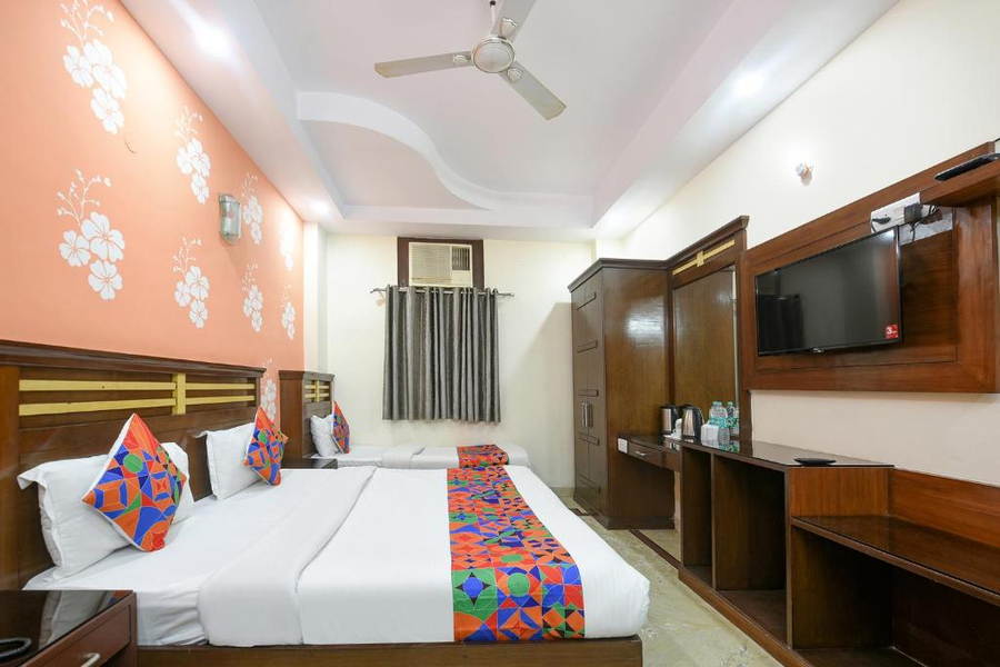 fabhotel jaggi palace karol bagh