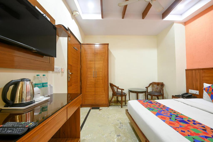 fabhotel jaggi palace karol bagh