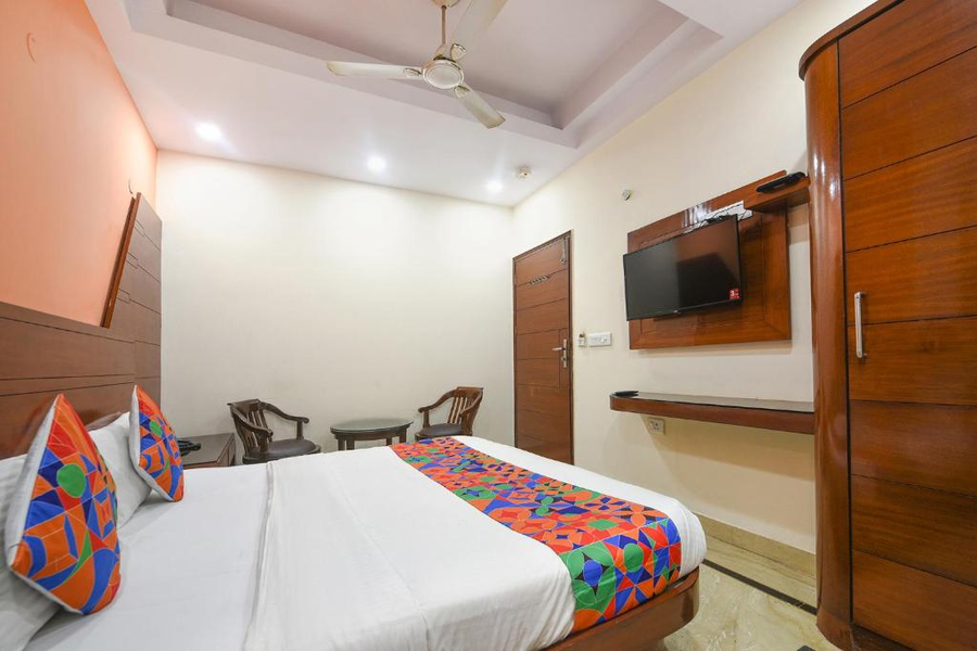 fabhotel jaggi palace karol bagh
