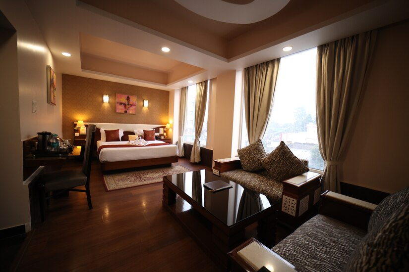 the red velvet hotel samarpan