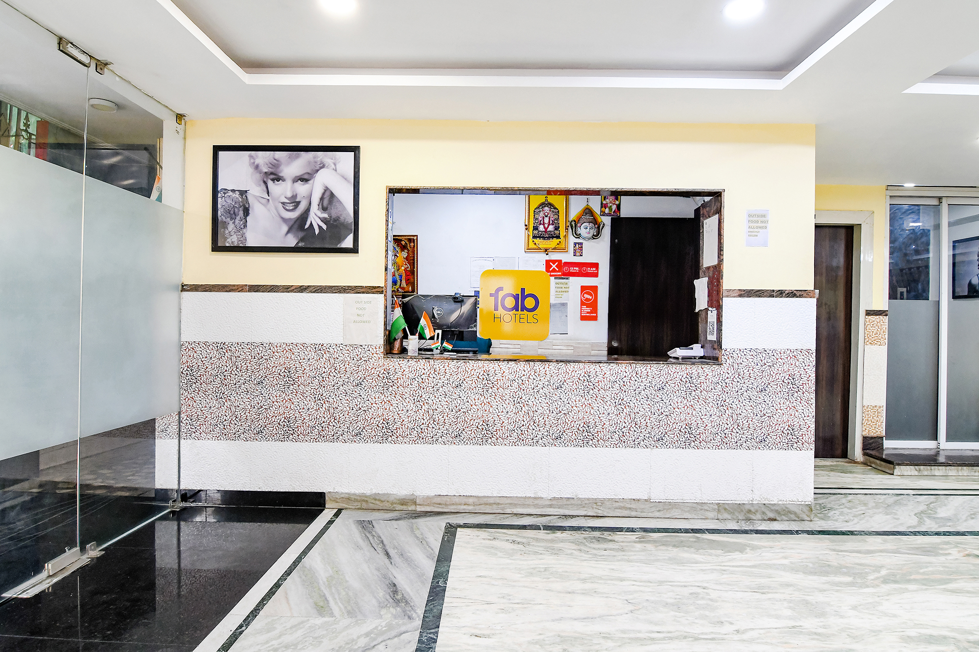 fabhotel saltlake palace