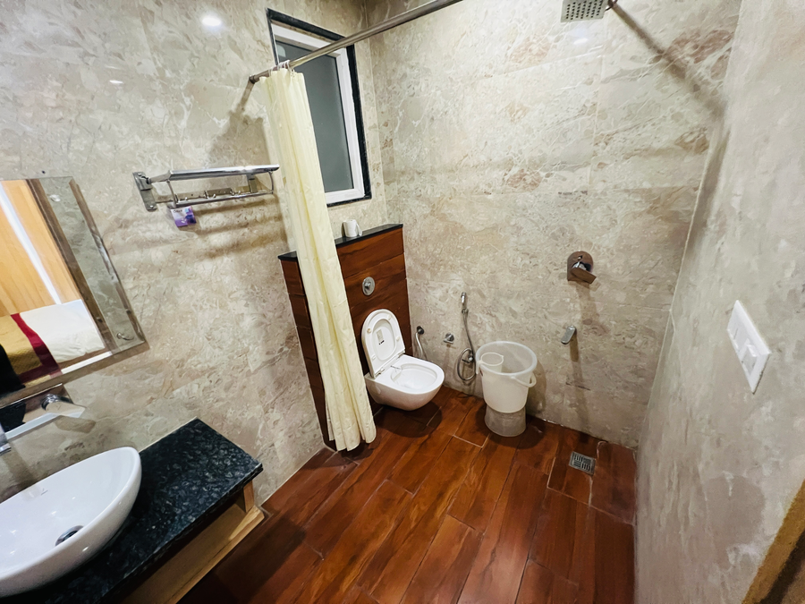 hotel diamond villa and banquet near golden temple