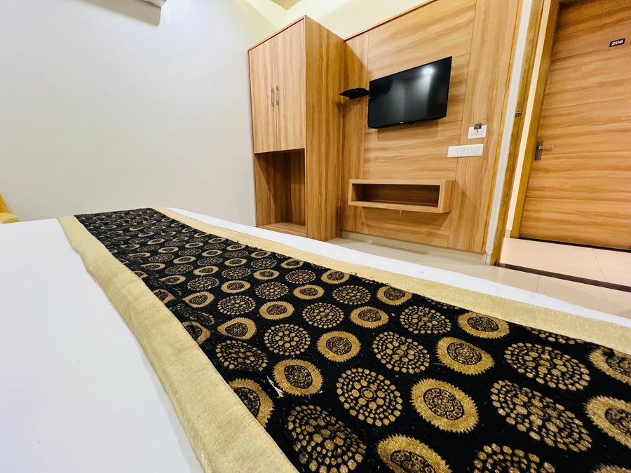 hotel diamond villa and banquet near golden temple